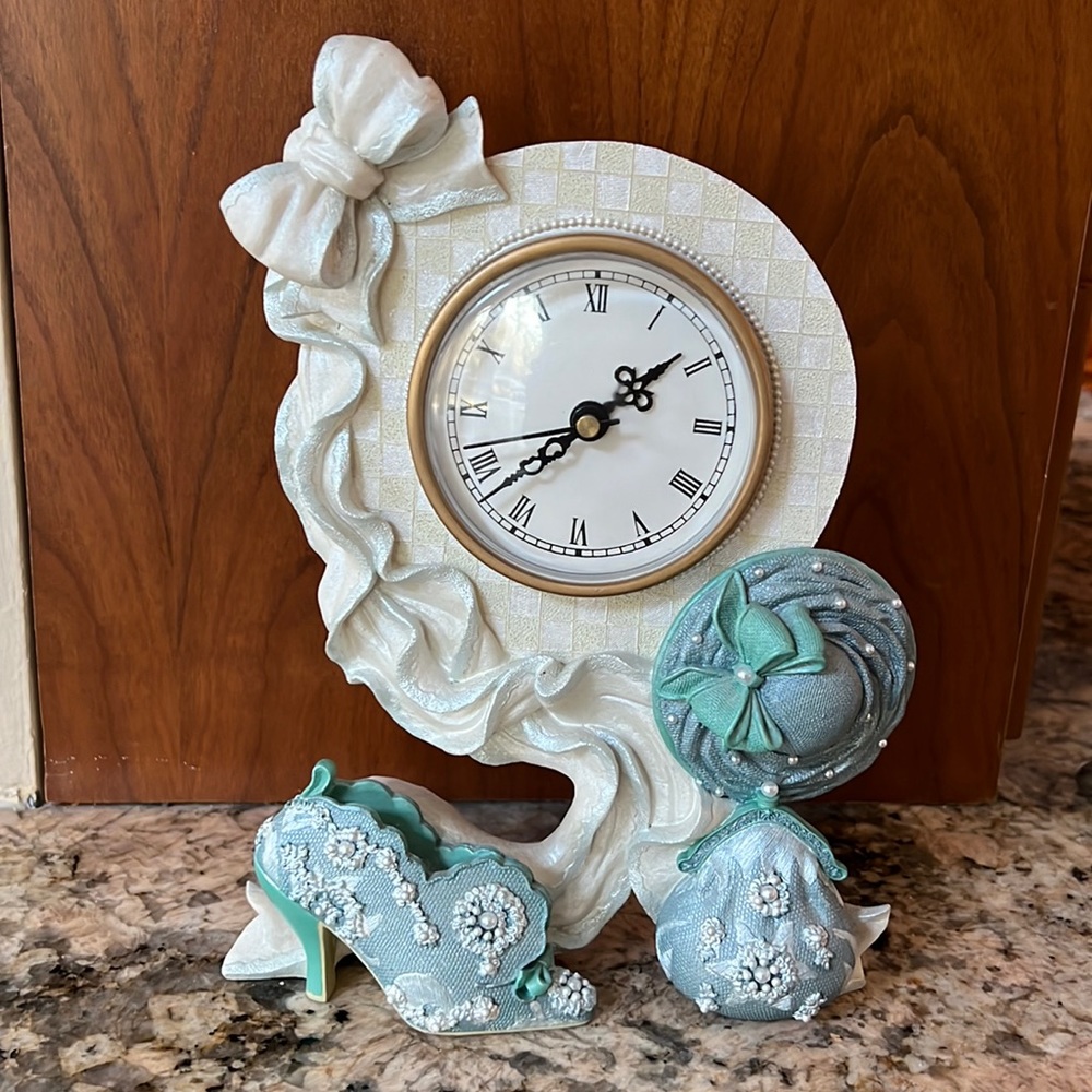 NEW Classic Couture. The Chantilly Keepsake Clock